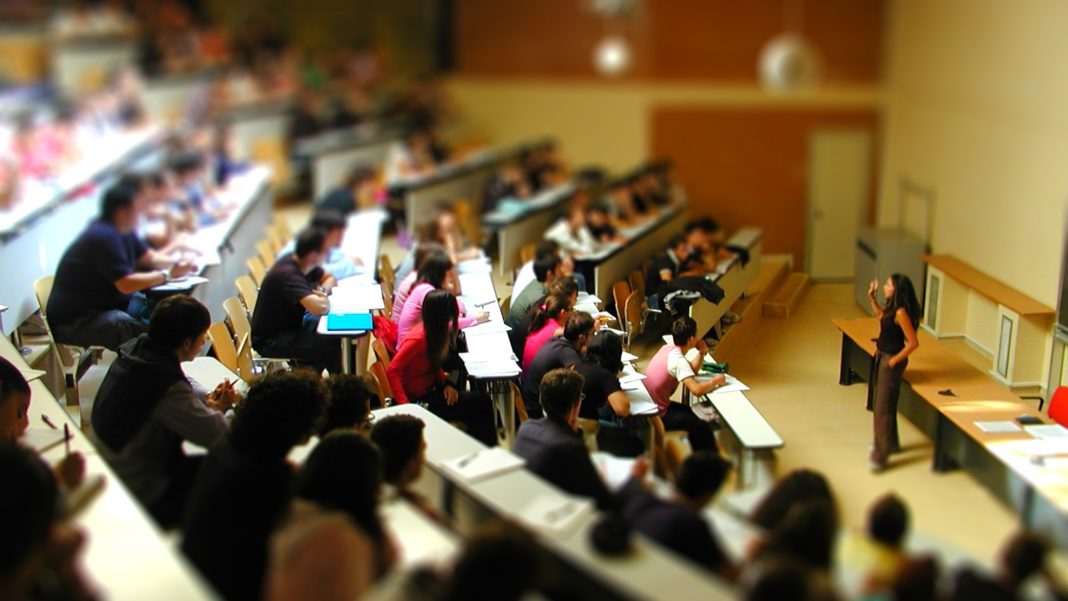 Sorin Cîmpeanu a anunțat că studenții vor putea face și cursuri online din toamnăa