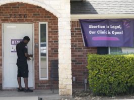 Un medic din Texas care a încălcat noua lege a avorturilor a fost dat în judecată