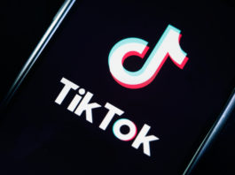 Tânăr bătut de doi adolescenți după o ceartă pe TikTok