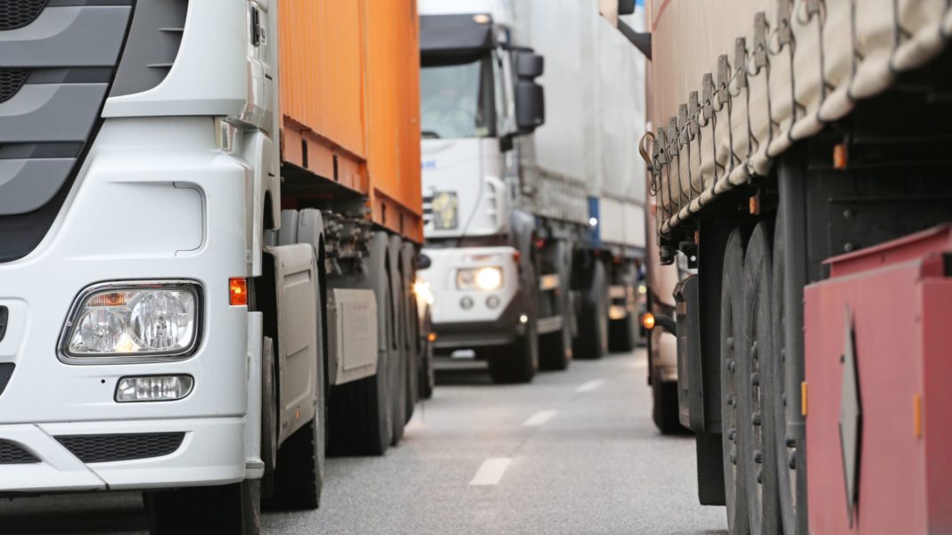 Marea Britanie ar putea recurge la armată pentru a rezolva criza şoferilor de camion
