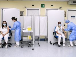 Franţa începe suspendarea angajaţilor din sistemul sanitar nevaccinaţi