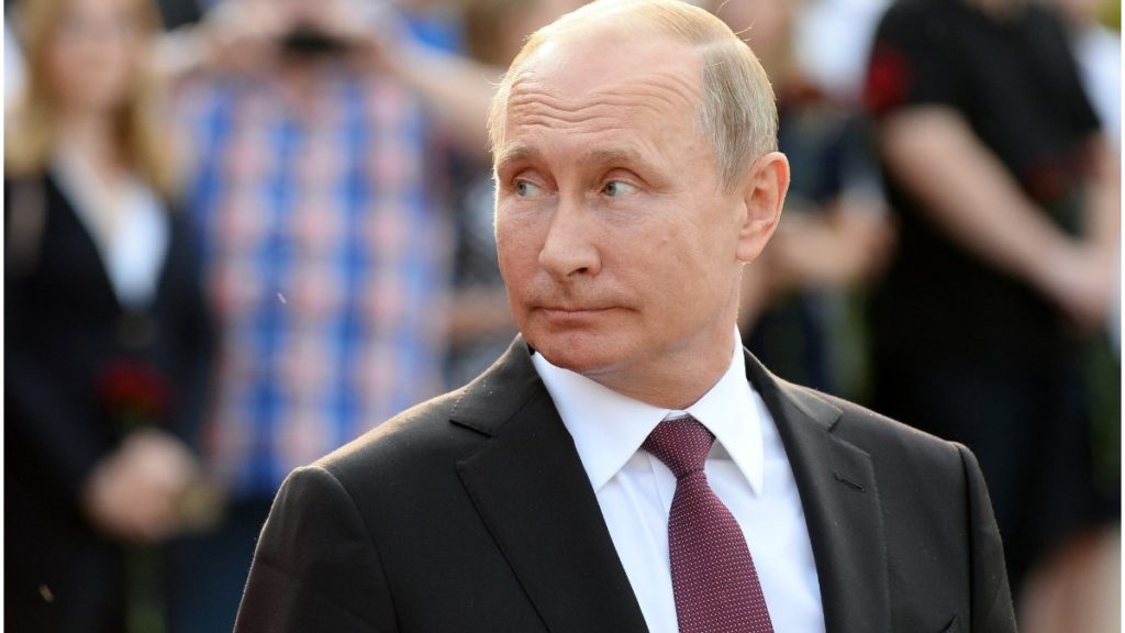 Zeci de persoane din anturajul lui Vladimir Putin, diagnosticate cu COVID-19