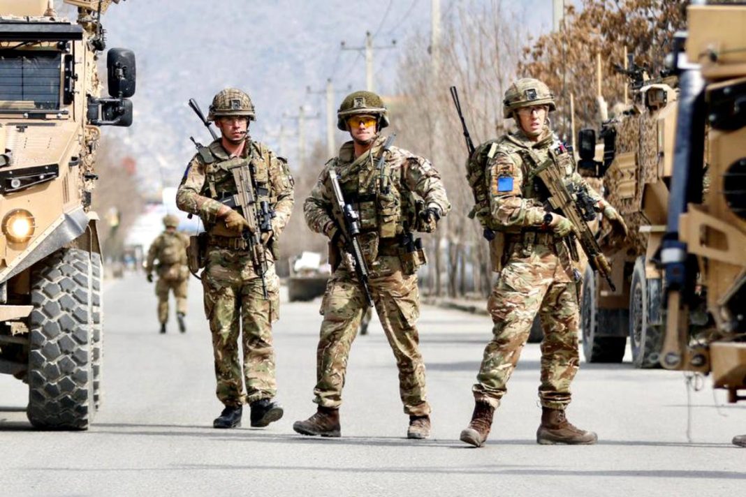 Ministrul Apărării UK: În ultima săptămână mai mulţi veterani din Afganistan s-au sinucis