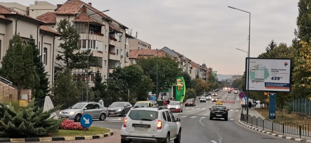 Traficul auto se va desfăşura alternativ pe câte o bandă de circulaţie