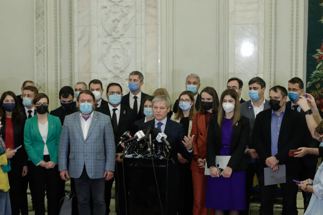 Parlamentarii au votat negativ cabinetul propus desemnat de Dacian Cioloș (Foto Iquam: George Călin)