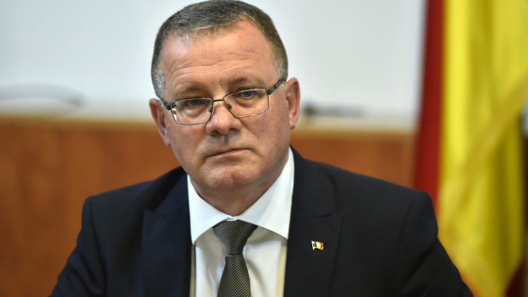 Al 8-lea liberal care se retrage din grupul parlamentar al PNL: Adrian Oros