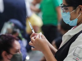 La sfârşitul lunii septembrie, Ministerul mexican al Sănătăţii a anunţat că vaccinul Pfizer-BioNTech va fi administrat numai minorilor cu risc