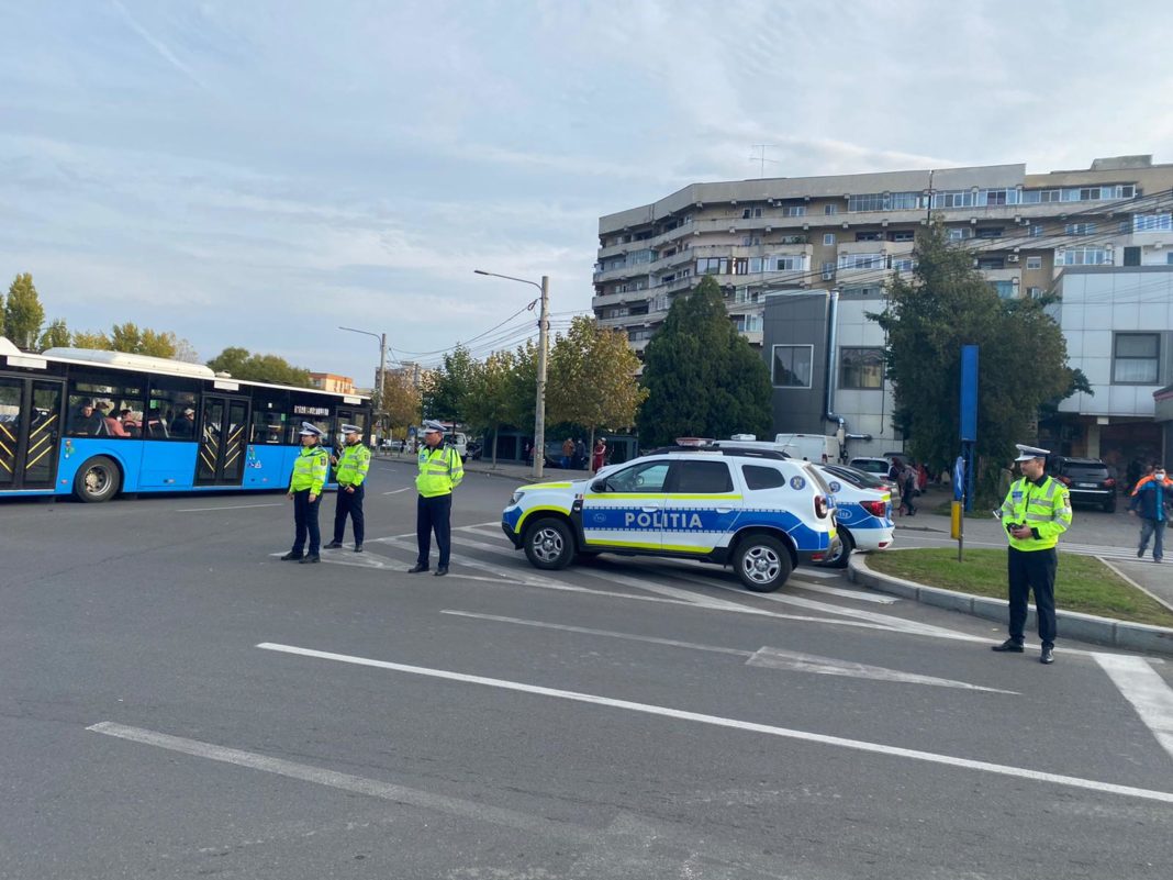 Vitezomani și o femeie sub influența drogurilor, prinși de polițiști în traficul din Craiova Vitezomani și o femeie sub influența drogurilor, prinși de polițiști în traficul din Craiova
