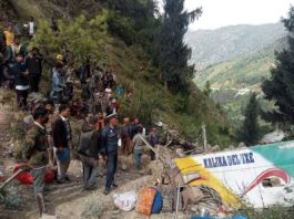 32 de morţi după ce un autobuz a căzut într-o prăpastie în Nepal