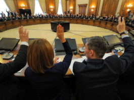 Miniștrii lui Cioloş, respinși în comisiile din Parlament