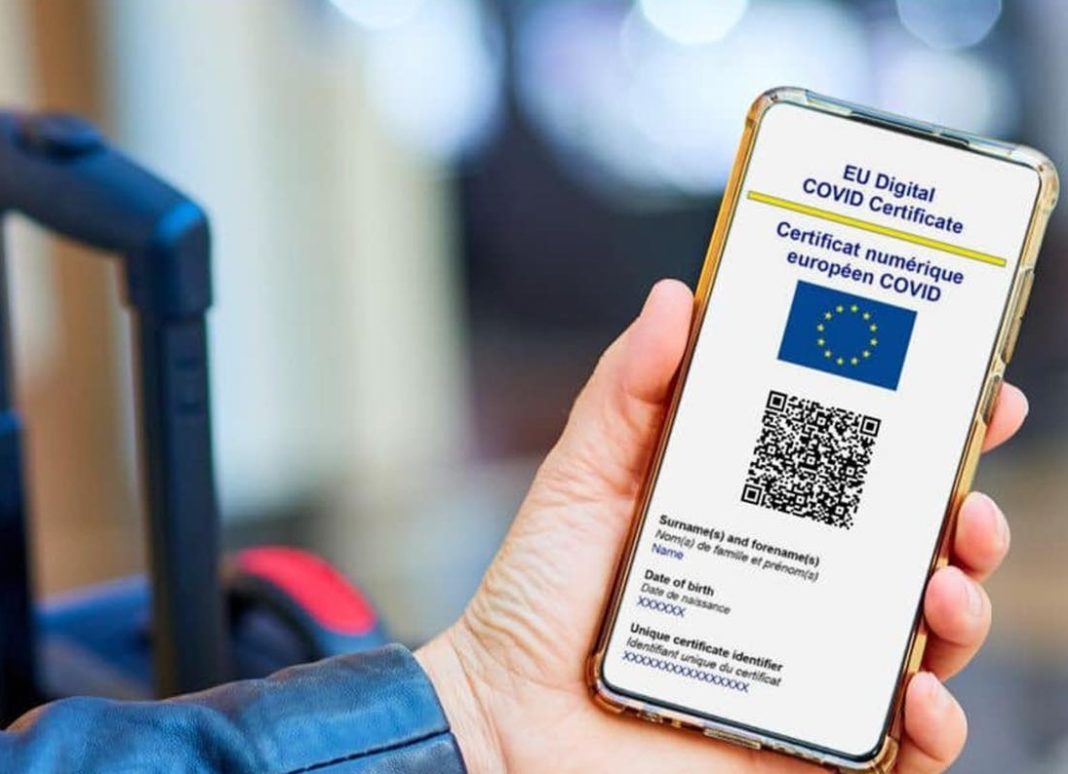 O femeie e cercetată penal după ce a prezentat la şcoală un certificat fals de vaccinare