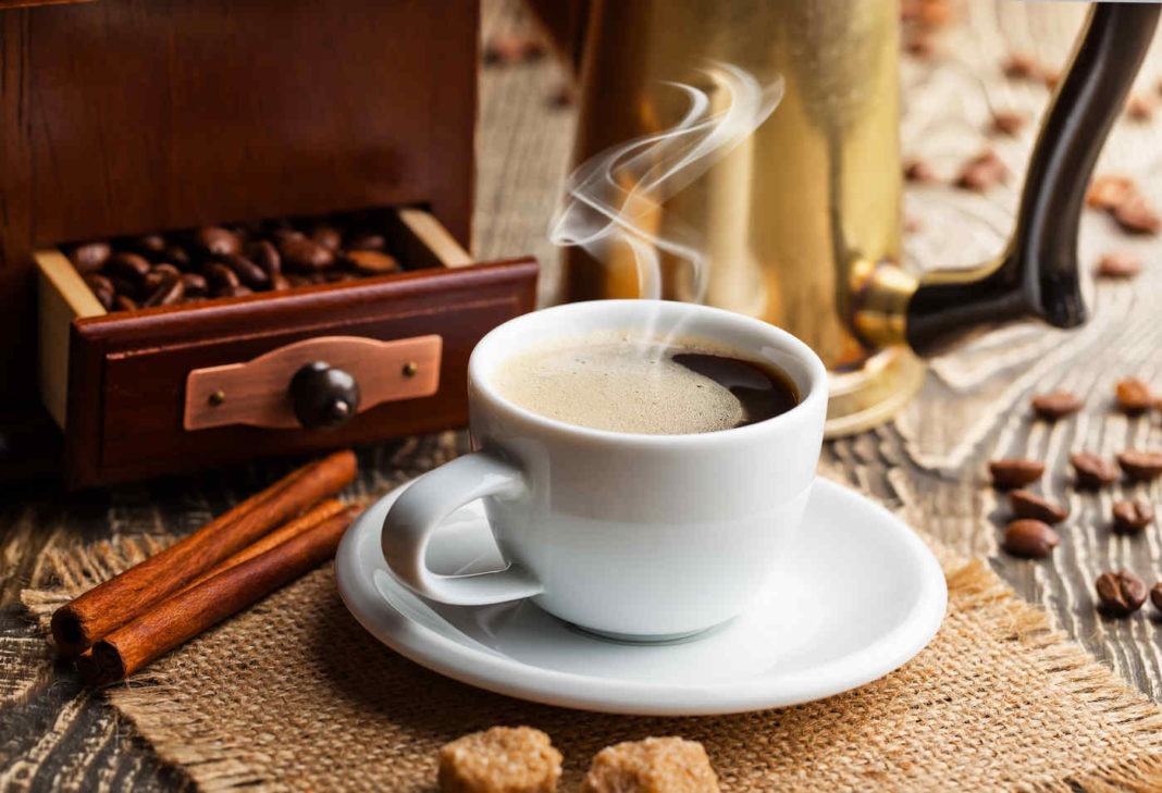 Câtă cafea putem bea zilnic pentru a nu ne pune sănătatea în pericol