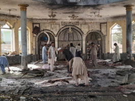 Zeci de morţi în urma unui atac sinucigaș într-o moschee din Afganistan