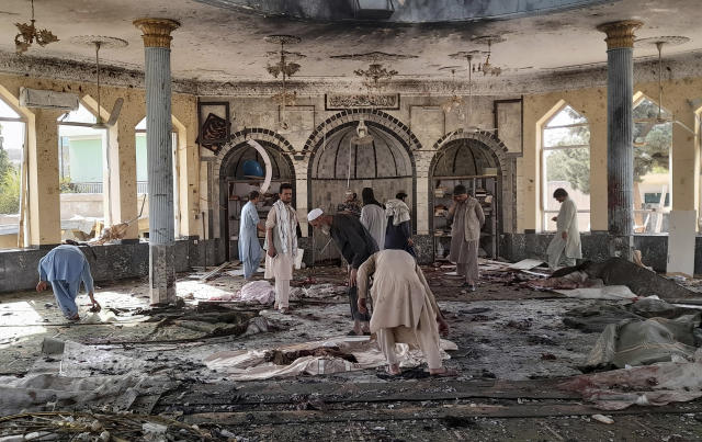 Zeci de morţi în urma unui atac sinucigaș într-o moschee din Afganistan