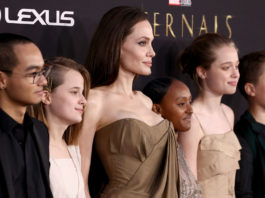 Angelina Jolie și cinci dintre cei șase copii ai ei