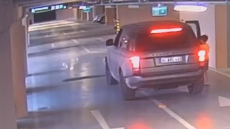 Un băiat de 8 ani a murit după ce a fost călcat cu mașina de mătușa lui