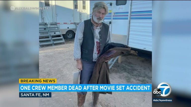 Alec Baldwin a ucis-o pe regizoarea de imagine cu un pistol de recuzită