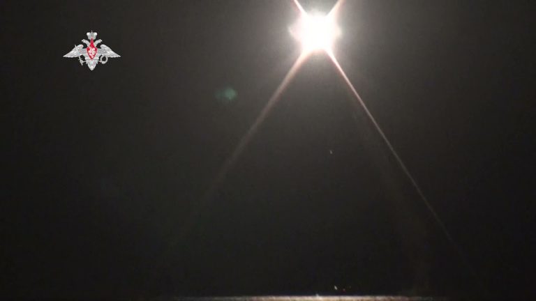 Rusia a testat pentru prima oară lansarea unei rachete hipersonice de pe un submarin