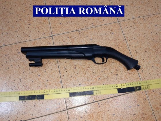 Polițiștii vâlceni au desfășurat o acțiune pentru verificarea modului de păstrare și asigurare a armelor letale și neletale