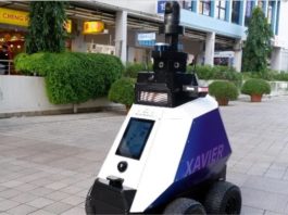Singapore testează noi roboţi care patrulează pe străzi şi care îi atenţionează pe locuitorii cu “comportamente sociale indezirabile”