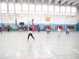 Şcoala Leu are sala de sport închisă de doi ani