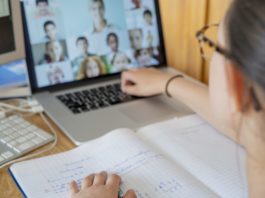 Modelul cererii și al declarației pe propria răspundere pentru părinţi, dacă şcoala trece în online
