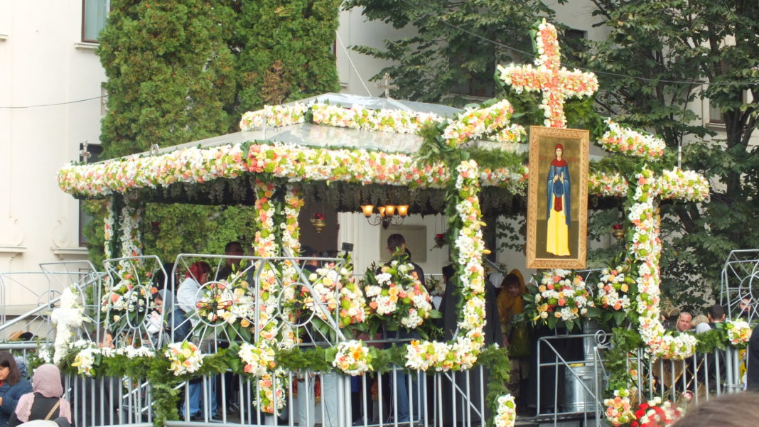 A început pelerinajul la moaştele Sfintei Parascheva din Iași
