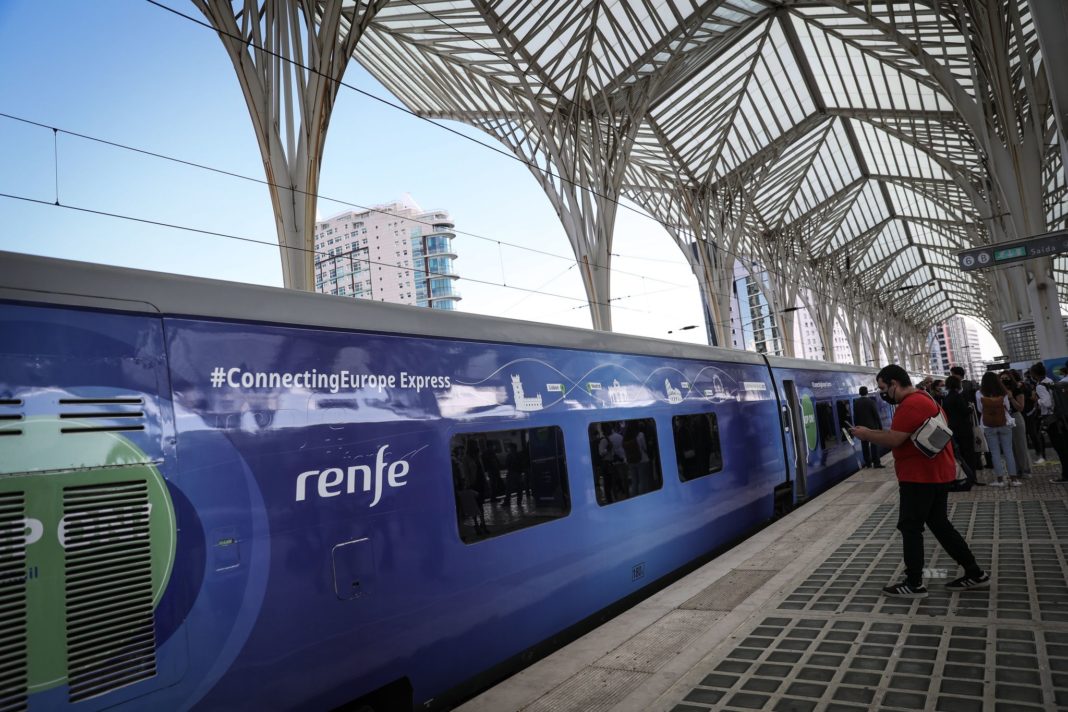 Connecting Europe Express a trecut dinspre Luxembourg spre Franța prin gara din Thionville