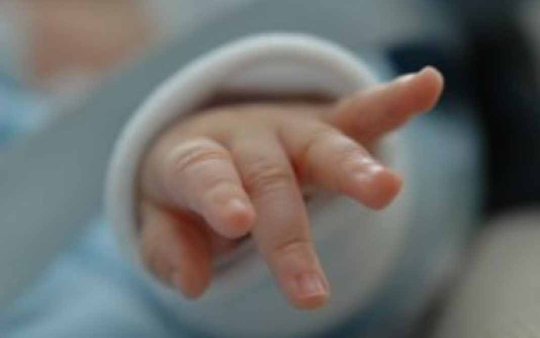 Româncă de 23 de ani, cea mai tânără bunică din lume. România, „campioană“ la mame minore