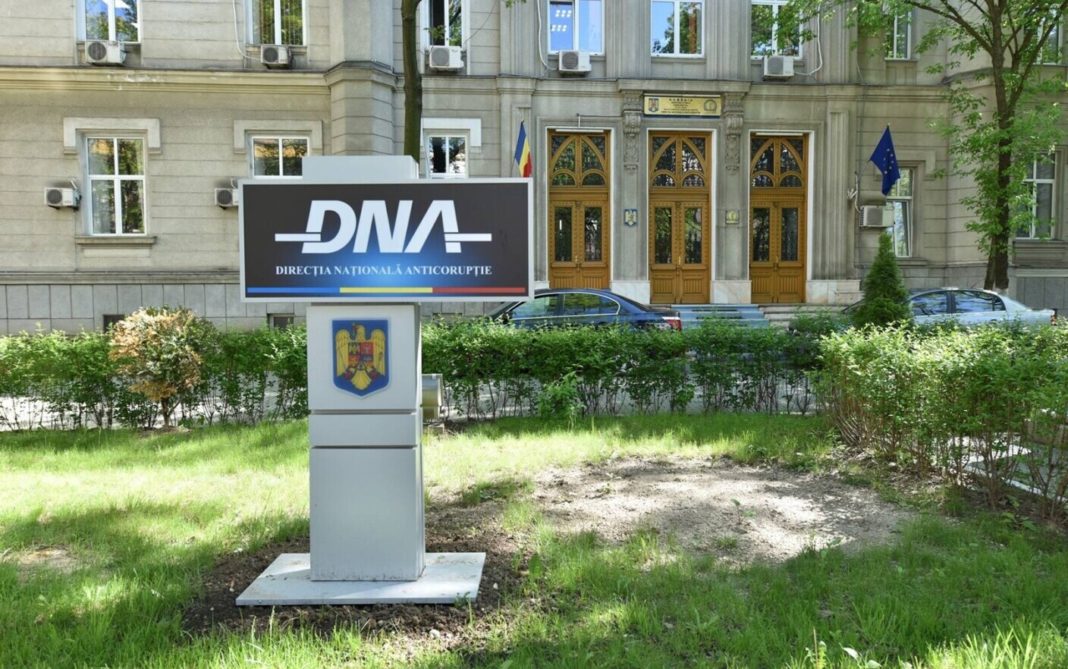 Cezar Răduţă, director al Direcţiei Silvice Ilfov, trimis în judecată pentru luare de mită