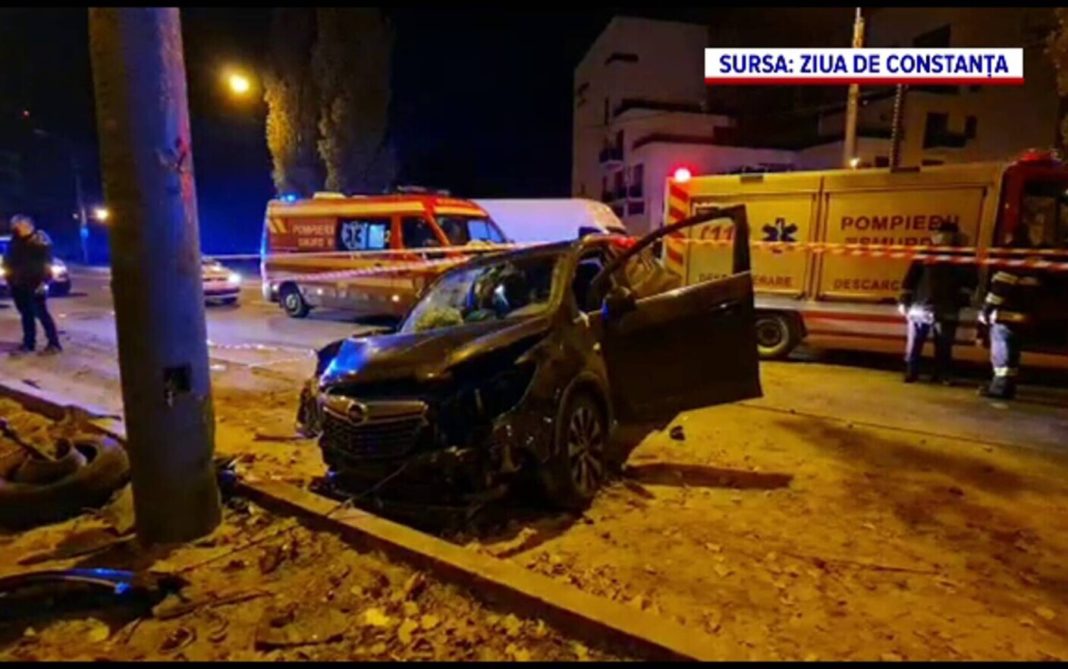 O tânără gravidă s-a urcat băută la volan și a făcut accident. A ajuns la spital, iar mașina a fost distrusă