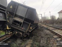 Problemele se țin lanț pe calea ferată. Un tren marfar a deraiat, luni, în Gara Turceni. CFR nu a anunțat incidentul.