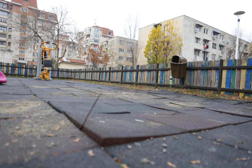 Locurile de joacă din Craiova devin pericole pentru copii