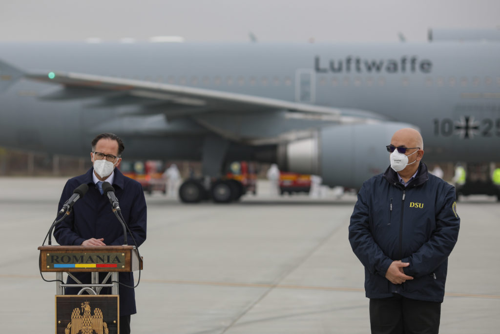 Şase pacienţi cu COVID-19 aflaţi în stare gravă, transferaţi în Germania (credit foto: INQUAM/Octav_Ganea)