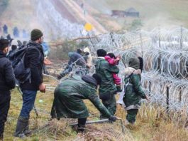 Polonia a arestat 100 de migranți în timp ce încercau să treacă fraudulos frontiera cu Belarus