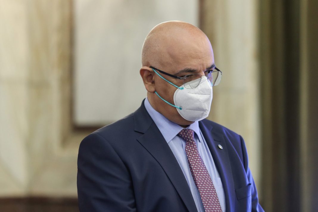 Arafat: Astăzi va începe distribuirea a două milioane de teste pentru elevi