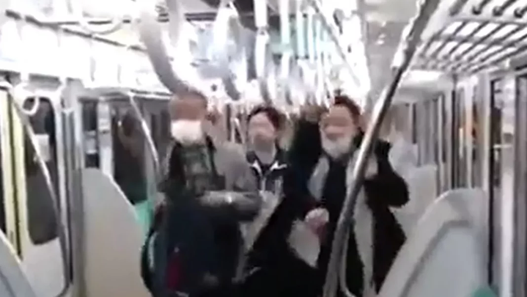 Primele imagini cu atacatorul de la metroul din Tokyo