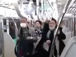 Primele imagini cu atacatorul de la metroul din Tokyo