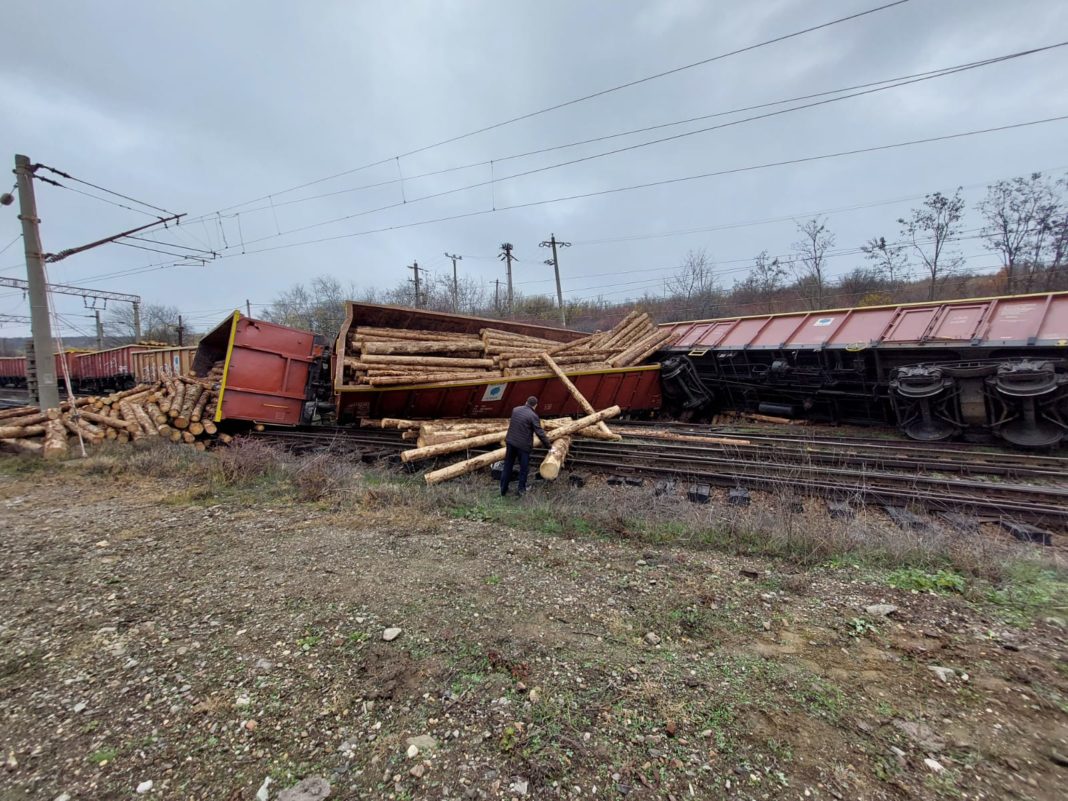 Un nou incident pe calea ferată. Trei vagoane ale unui tren de marfă, deraiate la Balota ( Sursă foto: CFR SA)