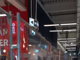 Târgu Jiu: ISU a amendat supermarketul care a montat garduri pentru separarea clienților vaccinați de nevaccinați