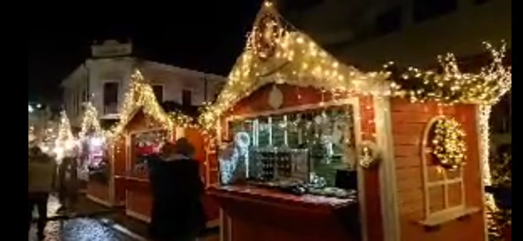 (VIDEO) Un milion de luminiţe de Crăciun au fost aprinse în Craiova