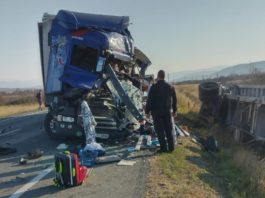 Pe centura ocolitoare a municipiului Caransebeș s-a produs un accident în care au fost implicate 4 autocamioane