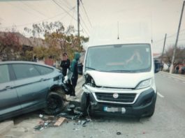Trei mașini au fost avariate duminică, în urma unui accident rutier produs pe DN 56 Craiova - Calafat, pe raza comunei Galicea Mare