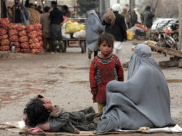 Un milion de copii din Afganistan riscă să moară de foame și frig până la sfârșitul anului