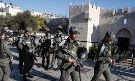 Doi poliţişti, înjunghiaţi pe stradă la Ierusalim