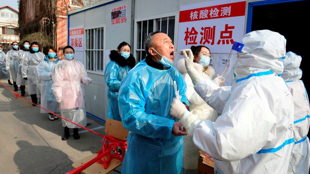 China se luptă cu cel mai mare focar cu varianta Delta a coronavirusului