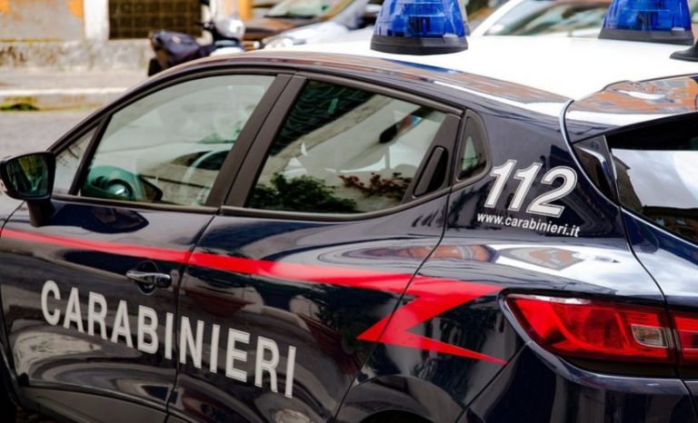 O româncă rămasă fără serviciu a încercat să jefuiască un oficiu poştal din Italia