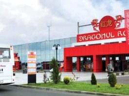 Polițiștii au confiscat de la Dragonul Roșu câteva mii de saci de produse contrafăcute