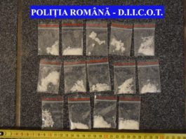 Poliţia a găsit 1 kg de droguri acasă la un bărbat aflat în arest la domiciliu
