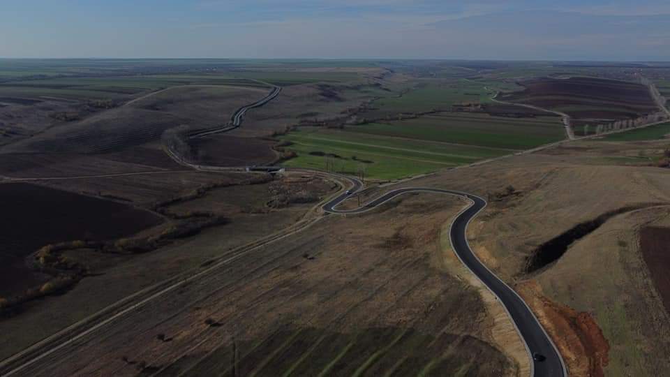 Râpa Roșie, cea mai spectaculoasă imagine a drumului Craiova - Cetate